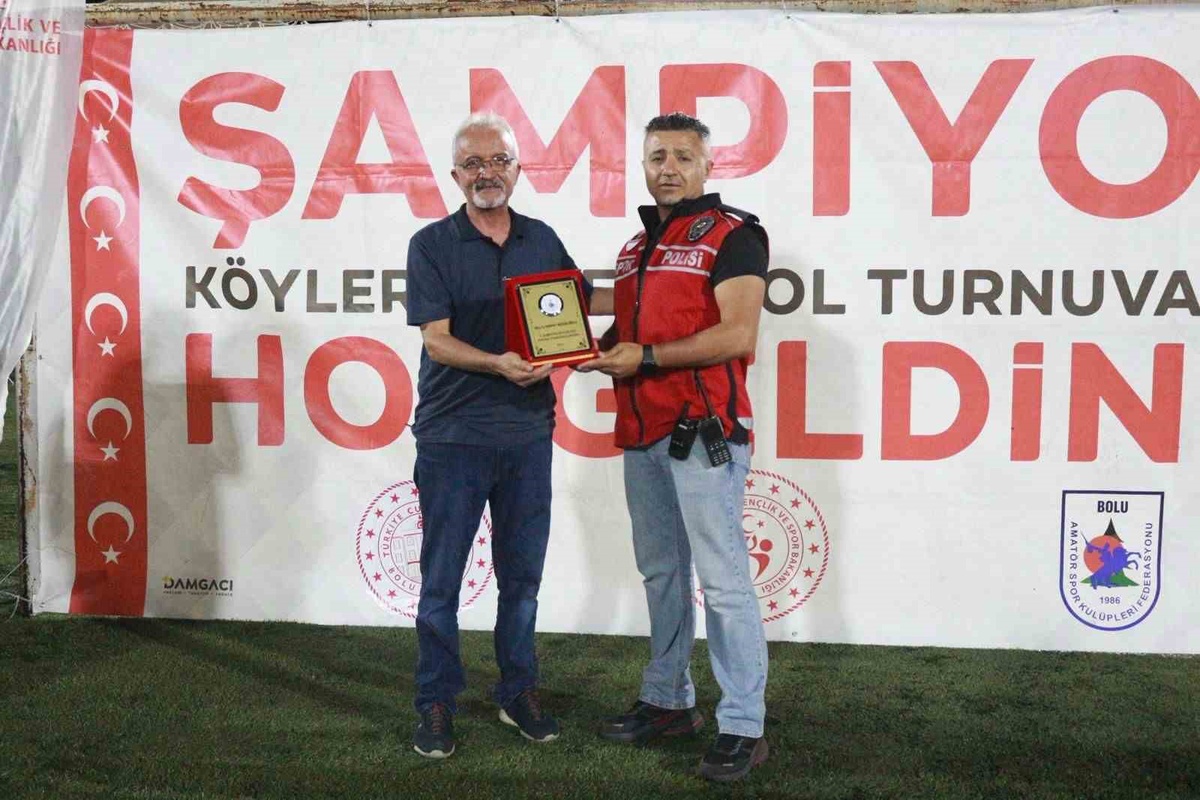 Bolu'da görevli Başkomiser Mezher Şimşek, Trabzon'daki Veteranlar Badminton Şampiyonası'nda iki kategoride...