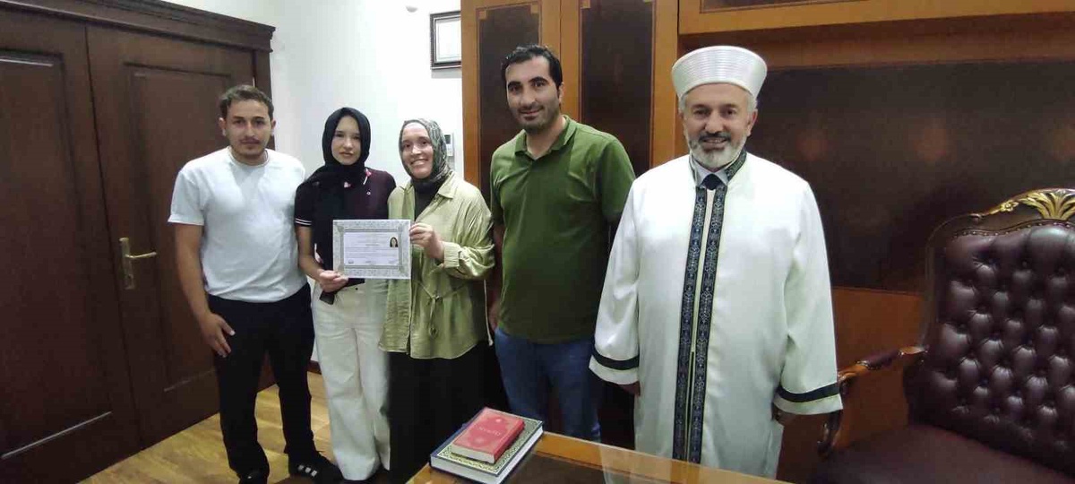 Ordu'nun Altınordu ilçesinde 21 yaşındaki Anhelina Symenova, ihtida merasimiyle Müslüman oldu ve 'Ayla' ad...