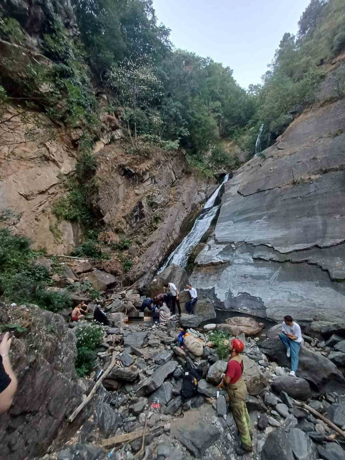 Bursa'nın Kestel ilçesinde Uludağ eteklerindeki şelalede 70 metre uçuruma düşen kadın hayatını kaybetti