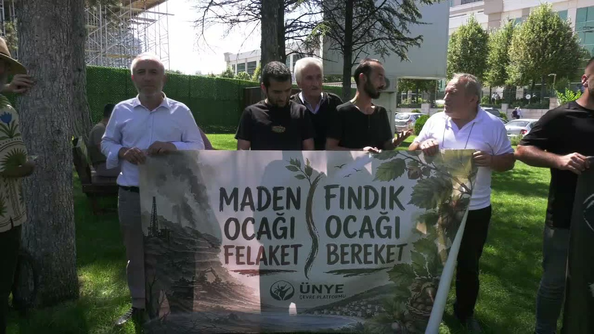 Ünyeli vatandaşlardan Bakanlık önünde bentonit ocağı protestosu: 'Biz, yaşam alanlarımızın korunmasını ist...