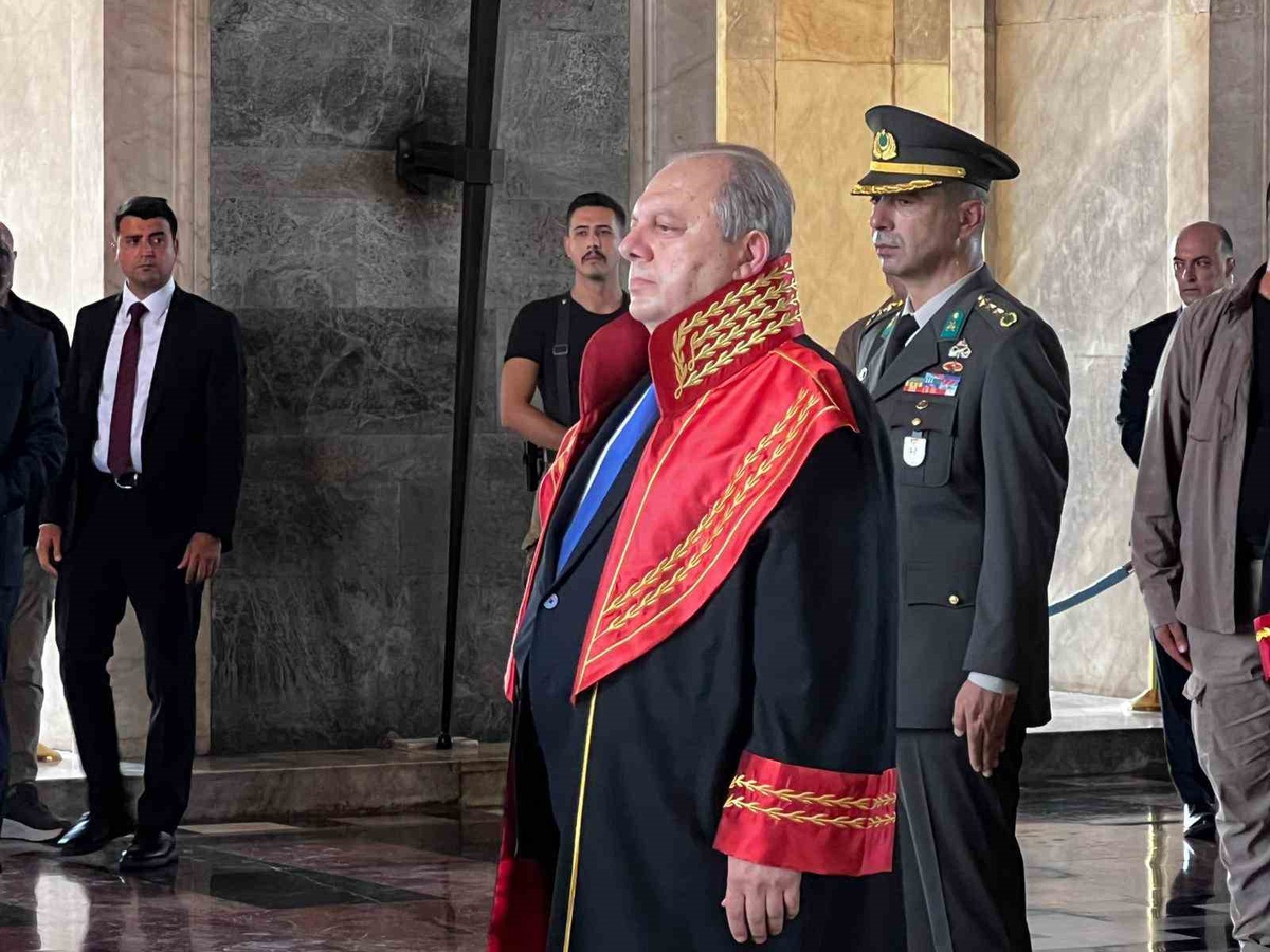 Yargıtay Başkanı Ömer Kerkez ve üyeler, 2026-2027 adli yıl açılışında Anıtkabir'de Atatürk'ü andı
