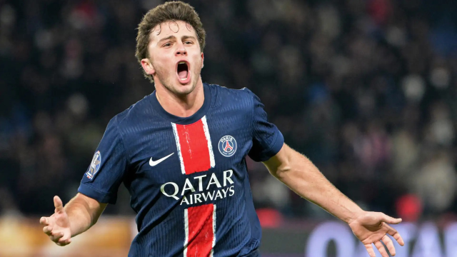 Yıllık 10,8 milyon euro kazanan futbolcu antrenmana ticari araçla gitti