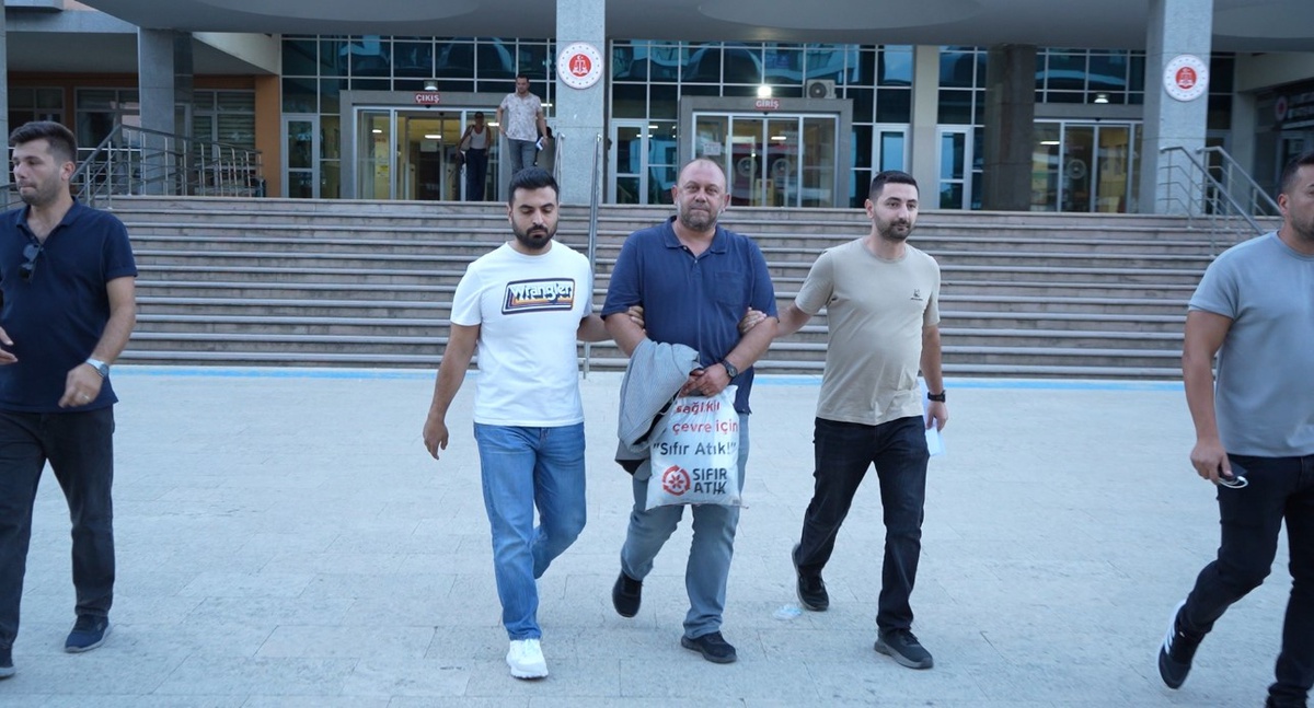 CHP'li meclis üyesi Engin Yağcılar, 200 bin euro rüşvet istediği iddiasıyla tutuklandı