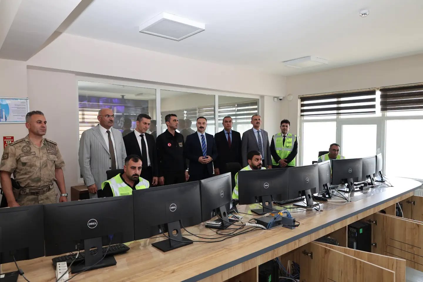 Ağrı Valisi Bozkurt Doğubayazıt'ta Çimento Fabrikası, Nuh'un Gemisi Alanı ve <a class='keyword-sd' href='/gurbulak/' title='Gürbulak'>Gürbulak</a> Gümrük Kapısı'nda İncelemelerde Bulundu