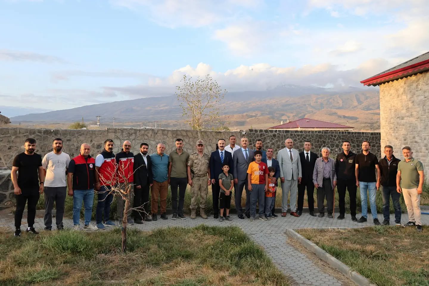 Ağrı Valisi Bozkurt Doğubayazıt'ta Çimento Fabrikası, Nuh'un Gemisi Alanı ve Gürbulak Gümrük Kapısı'nda İncelemelerde Bulundu