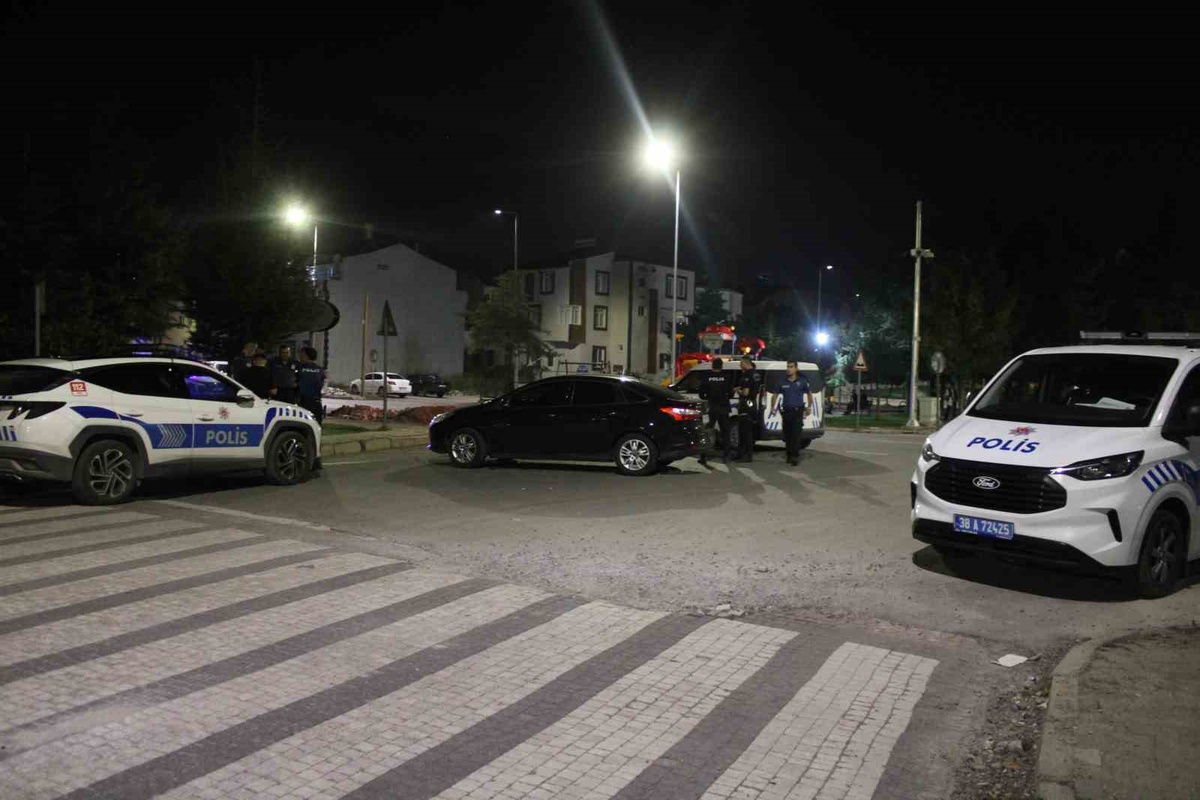 Kayseri Melikgazi'de Akraba Kavgası Kanlı Bitti, 24 Yaşındaki F.K. Bıçaklanarak Ağır Yaralandı