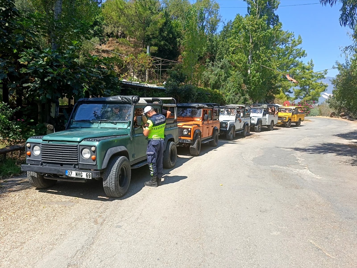 Alanya'da safari denetiminde 5 araca 233 bin lira ceza kesildi