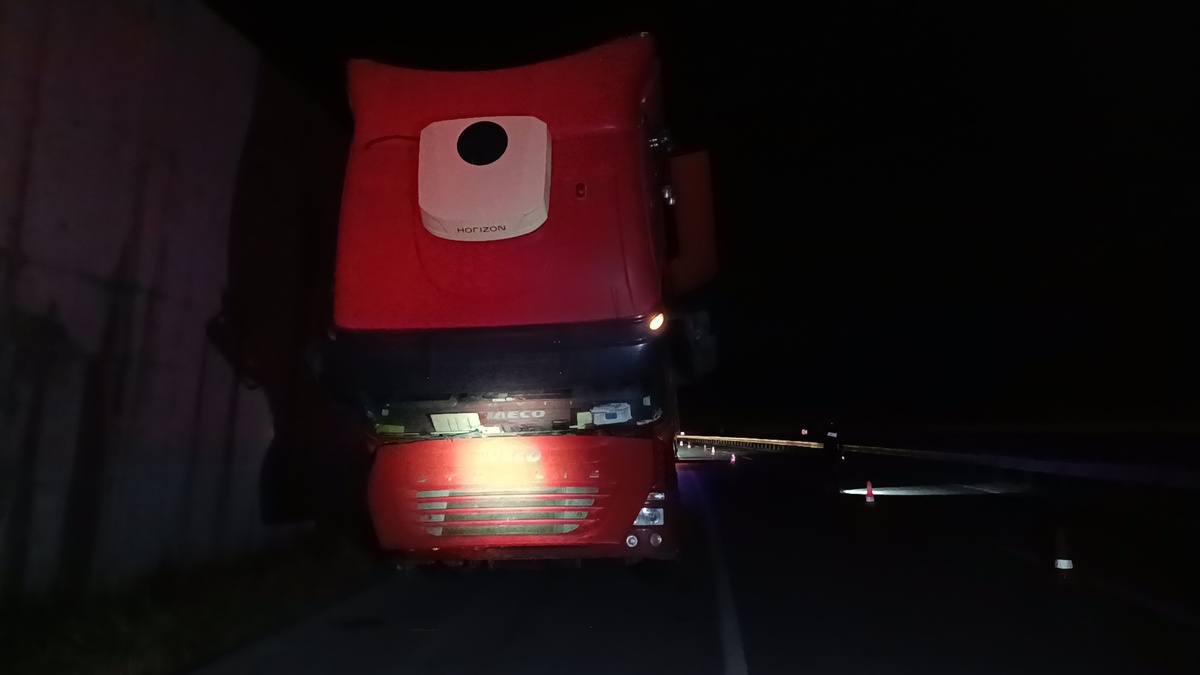 Amasya'da arıza yapan TIR'ın tamiri sırasında otomobil İlhan Ağırman'a çarptı, ağır yaralandı