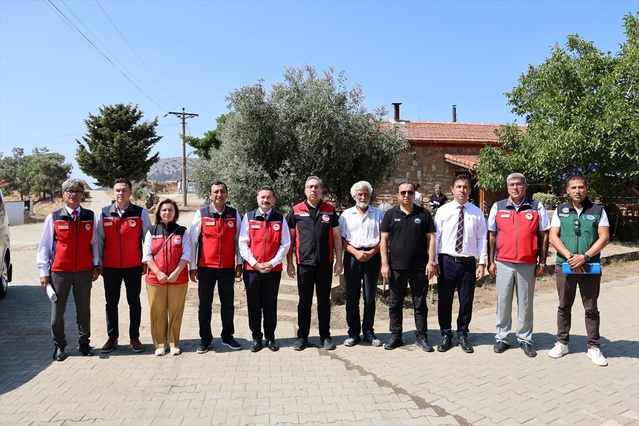 Bakan Yardımcısı Gümen, Gökçeada'da organik üzüm hasadına katılıp üreticilerle buluştu