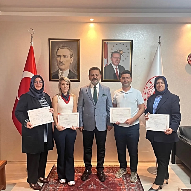 Bilecik Aile ve Sosyal Hizmetler İl Müdürlüğü'nde başarılı personele teşekkür belgesi verildi