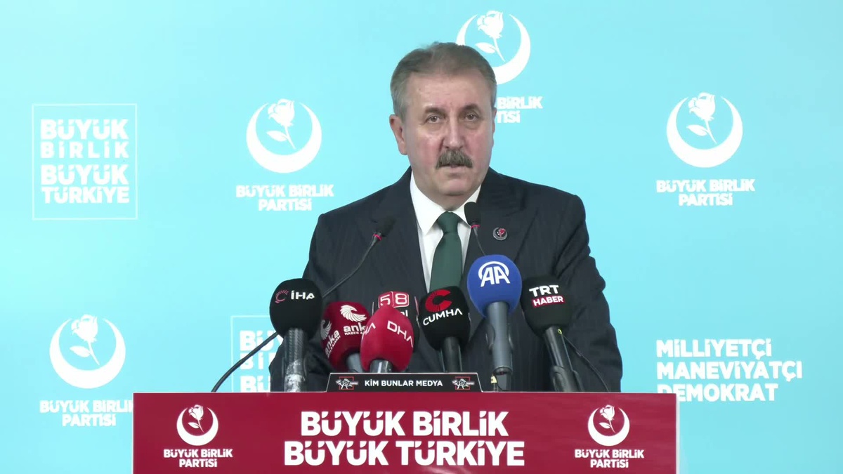 Destici: Kanunla kardeş olunmaz, bin yıldır Kürtlerle kardeşiz; PKK ile değiliz