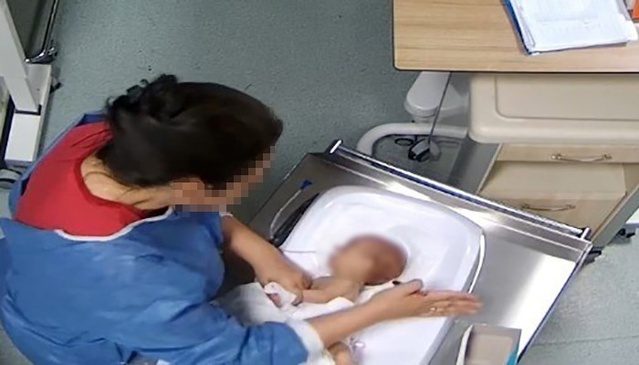 Bebeğe şiddet davasında hemşire pişmanım dedi ama tahliye talebi reddedildi