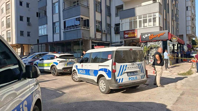 Adana Seyhan'da beton mikseri manevra yaparken bir kişiye çarpıp hayatını kaybettirdi