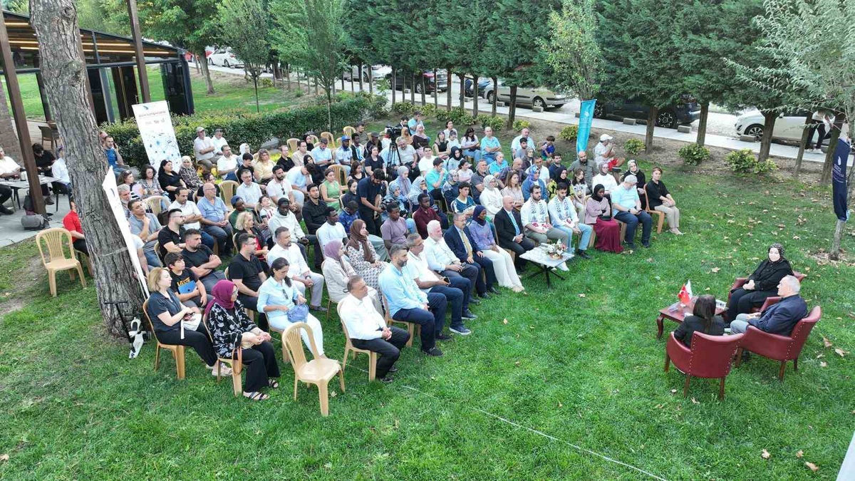 Düzce'de Gazze İçin Bilim Kafe Etkinliğinde Filistinli Çocukların Eğitim Mücadelesi ve Geleceği Konuşuldu