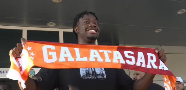 Bir uçak daha indi! Galatasaray'dan sabah sabah transfer bombası