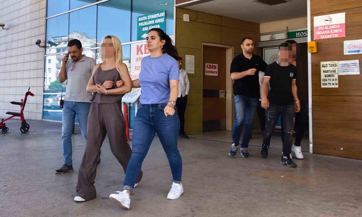 Bursa İnegöl'de dolandırıcılık zanlıları banka önünde suçüstü yakalandı