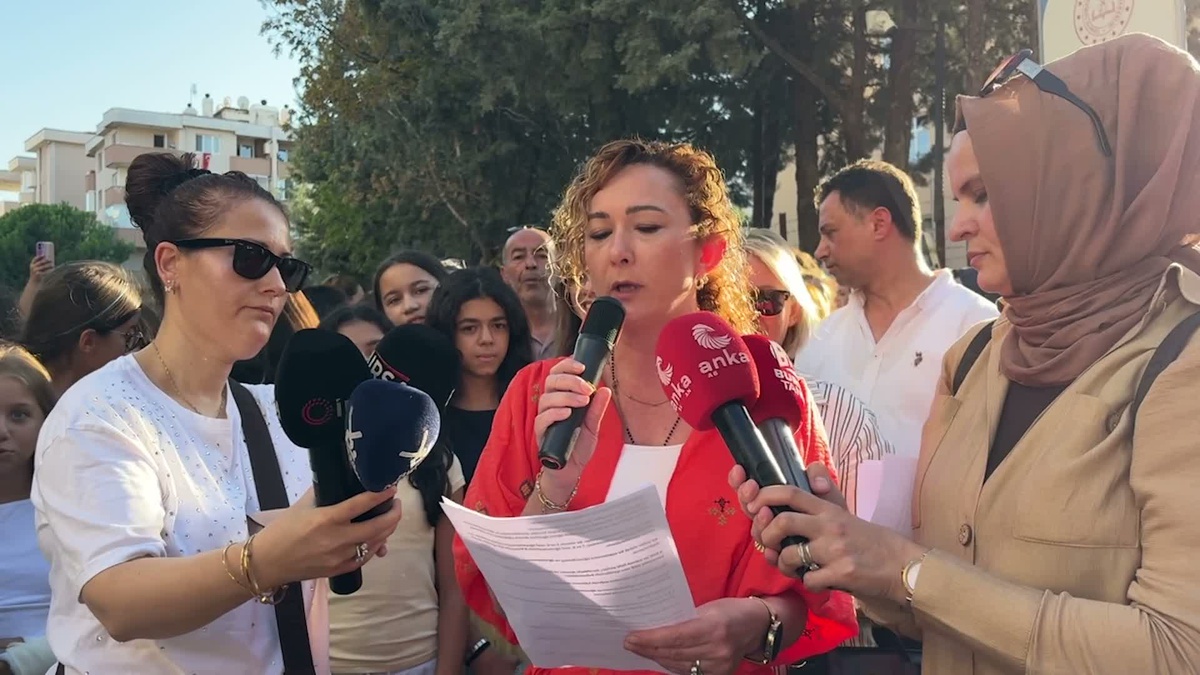 Bursa'da veliler, okul yıkımı öncesi öğrencilerin taşınmasını istedi