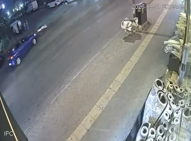 Bursa Yıldırım'da otomobille çarpışan motokurye devrilince hastaneye kaldırıldı