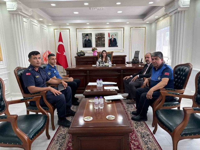 Kütahya Çavdarhisar'da Kaymakam Mantı, okul güvenliği tedbirlerini değerlendirdi