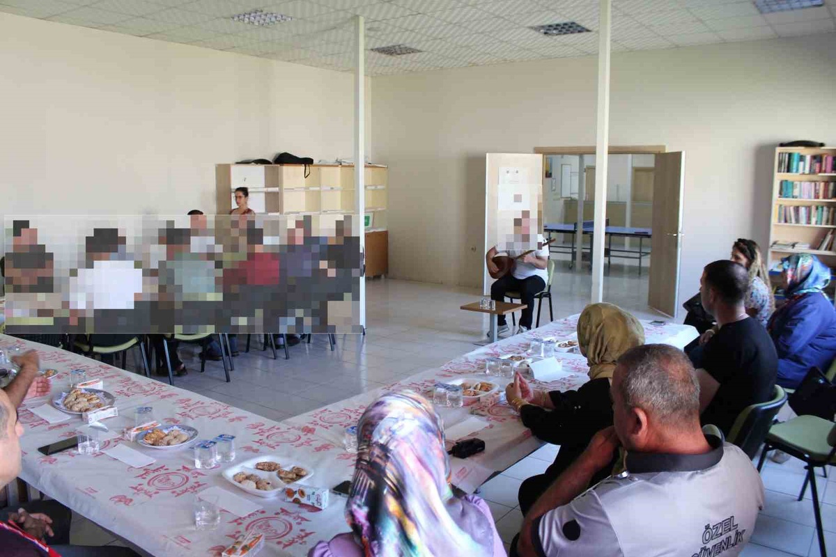 Elazığ Ruh Sağlığı Hastanesinde danışanların şiir ve müzik etkinliği gerçekleştirildi