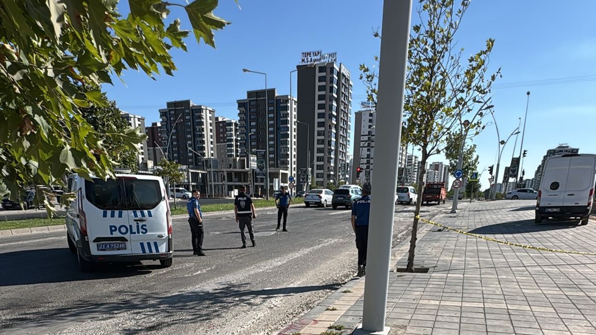 Diyarbakır Yenişehir'de cipi tarayan silahlı saldırıda 2 kişi yaralandı