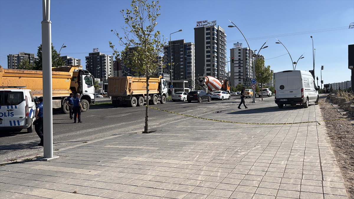 Diyarbakır Yenişehir'deki silahlı saldırıda SUV araçtaki 2 kişi yaralandı