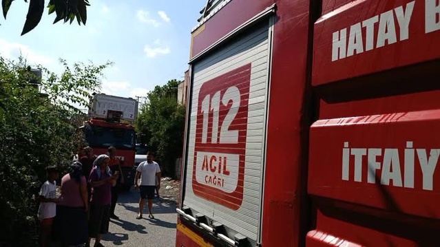 Dörtyol'da 2 katlı müstakil evde yangın çıktı, ekipler alevlere hızlı müdahale etti