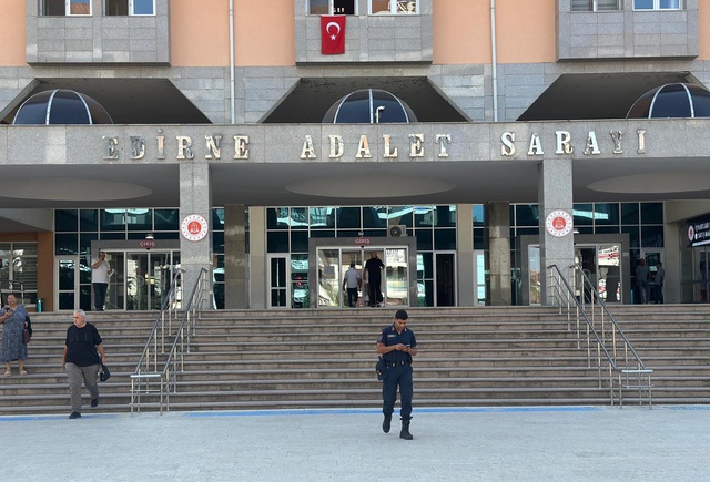 Belediyedeki rüşvete suçüstü! 200 bin avroluk pazarlık kamerada: Şuradaki arkadaşlar emniyetten