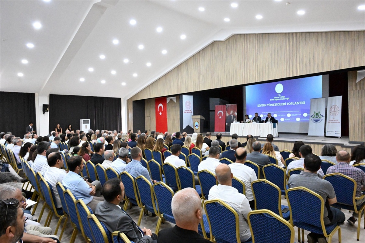 Edirne'de okul müdürleriyle eğitim toplantısı gerçekleştirildi