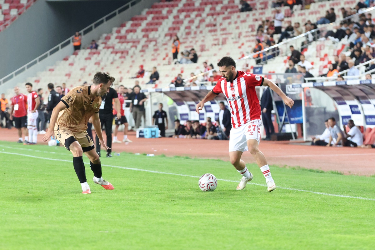Sivasspor, Mardin 1969 Spor karşısında 2-0 geriye düştüğü maçta skoru 2-2'ye getirdi
