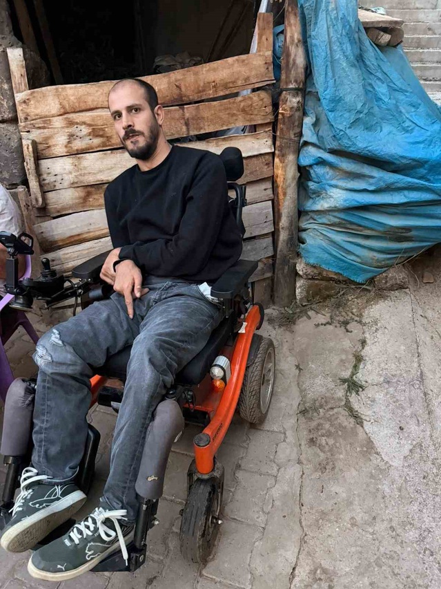 Mardinli tamirci, Bitlis'te burnuyla kitap yazan üniversitelinin sandalyesini onardı