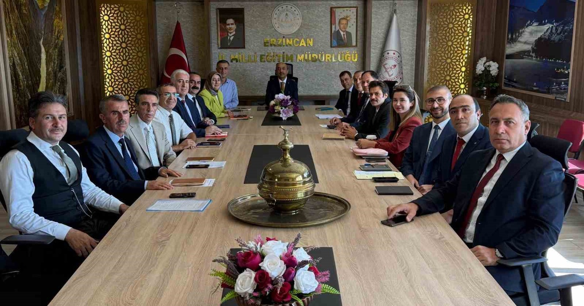 Erzincan'da yeni eğitim yılı hazırlıkları masaya yatırıldı, ilçe müdürleri toplantıda buluştu