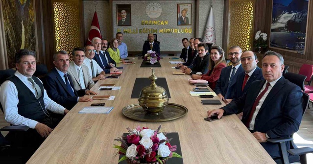 Erzincan'da yeni eğitim yılı hazırlıkları masaya yatırıldı, ilçe müdürleri toplantıda buluştu