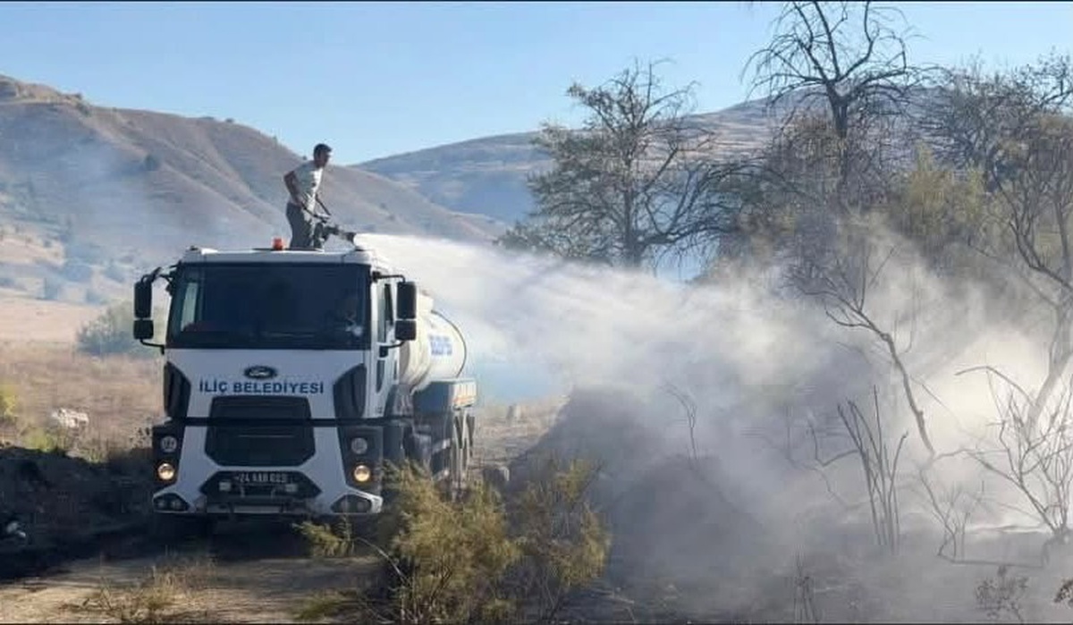 Erzincan İliç'te tarım arazisinde çıkan yangın, itfaiyenin müdahalesiyle kontrol altına alındı