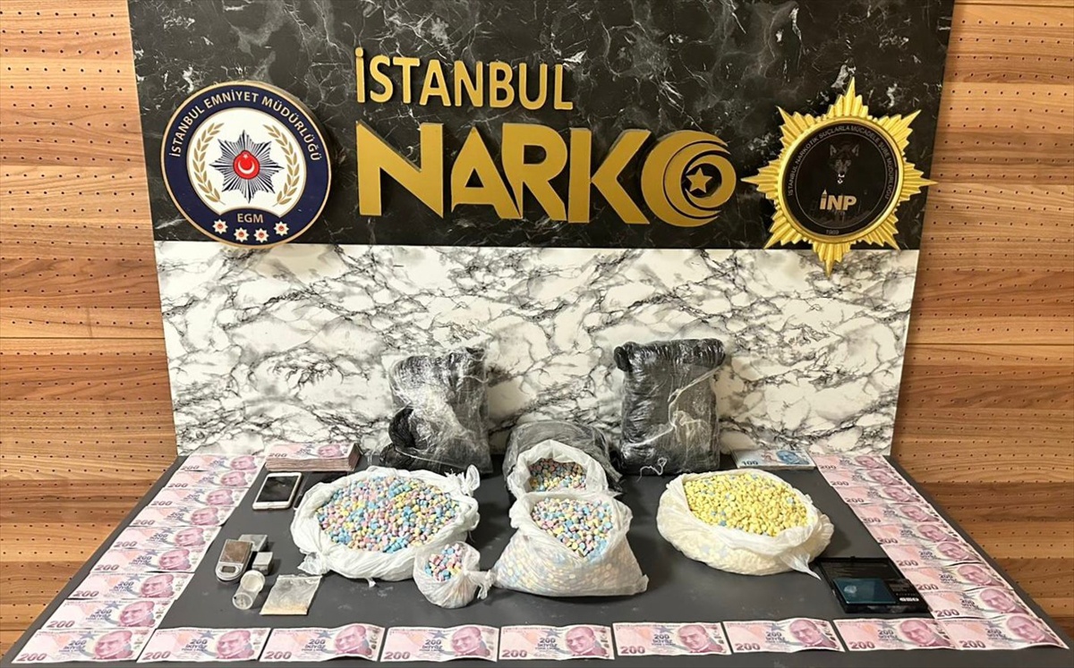 İstanbul Esenyurt\'ta yapılan uyuşturucu operasyonunda 72 bin hap ele geçirildi