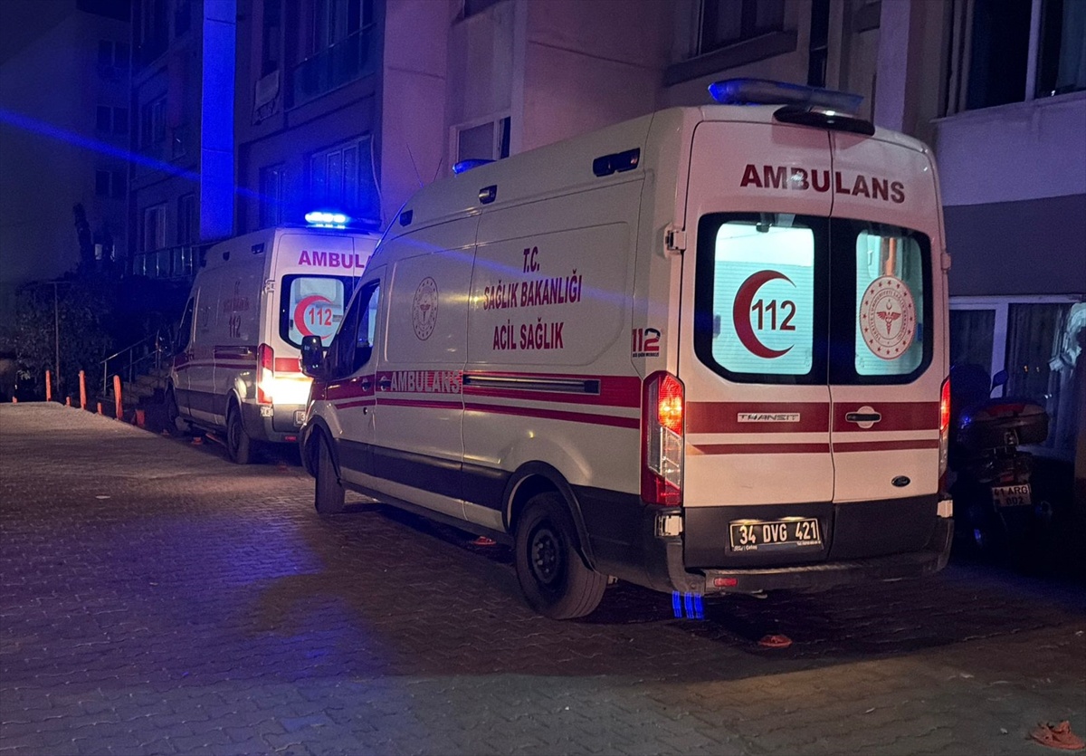 Esenyurt'ta otopark yangınında dumanı soluyan 27 kişi hastaneye kaldırıldı