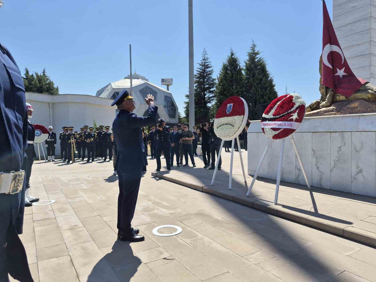 Eskişehir'in Kurtuluşunun 104. Yılı Şehitlikte Anıldı