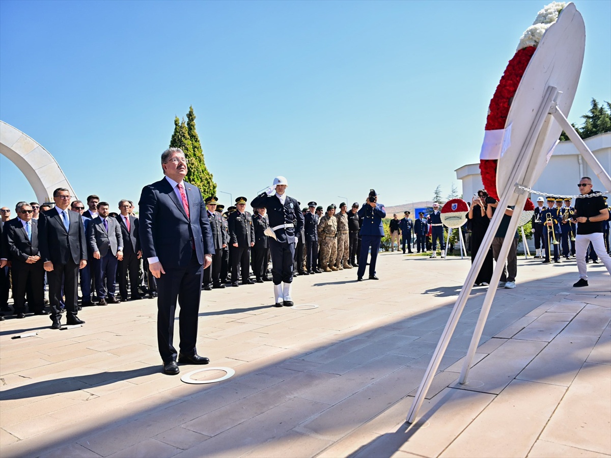 Eskişehir'in Kurtuluşunun 104. Yılı Şehitlikte Anıldı