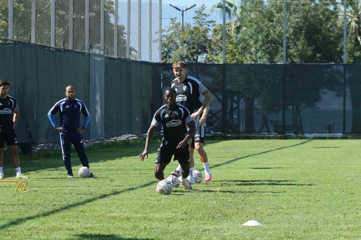 Kocaelispor'un yeni golcüsü Florian Aye, Samsunspor maçı öncesi takım ruhuyla gol arayacak