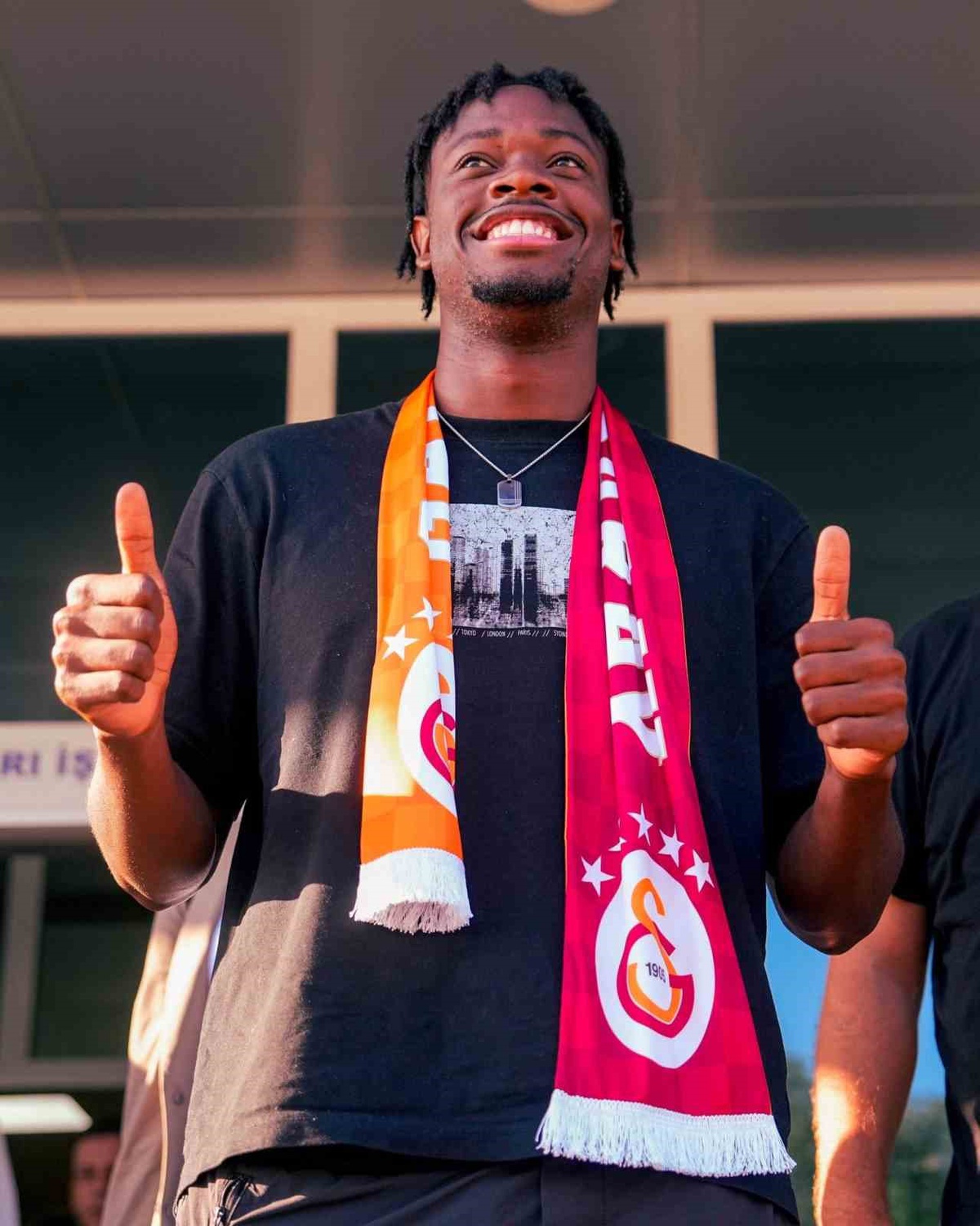 Galatasaray, RB Leipzig'den Bitshiabu'yu kiralık kadrosuna kattı