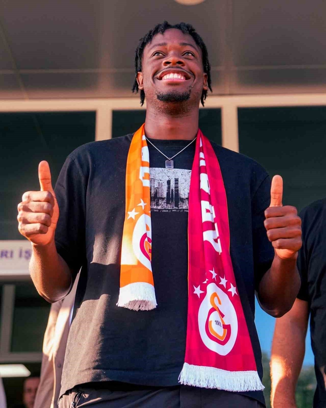 Galatasaray, RB Leipzig'den Bitshiabu'yu kiralık kadrosuna kattı