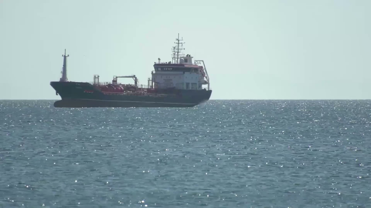 Silivri açıklarında gemi çarpışması sonrası 10 denizci aranıyor