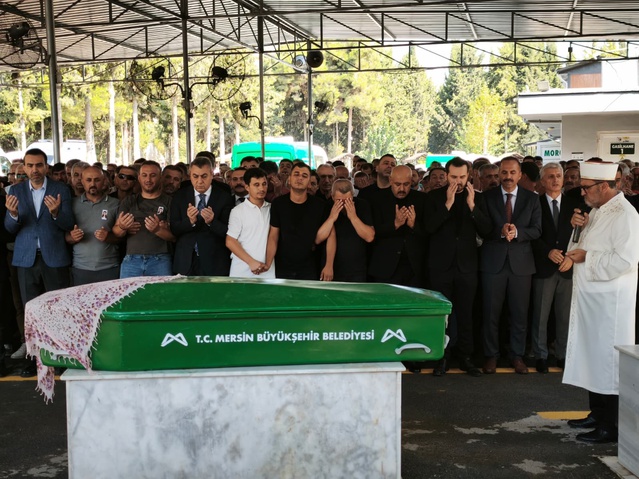 KKTC gemi kazasında ölen Gülcan Gürel, Mersin'de düzenlenen törenle toprağa verildi