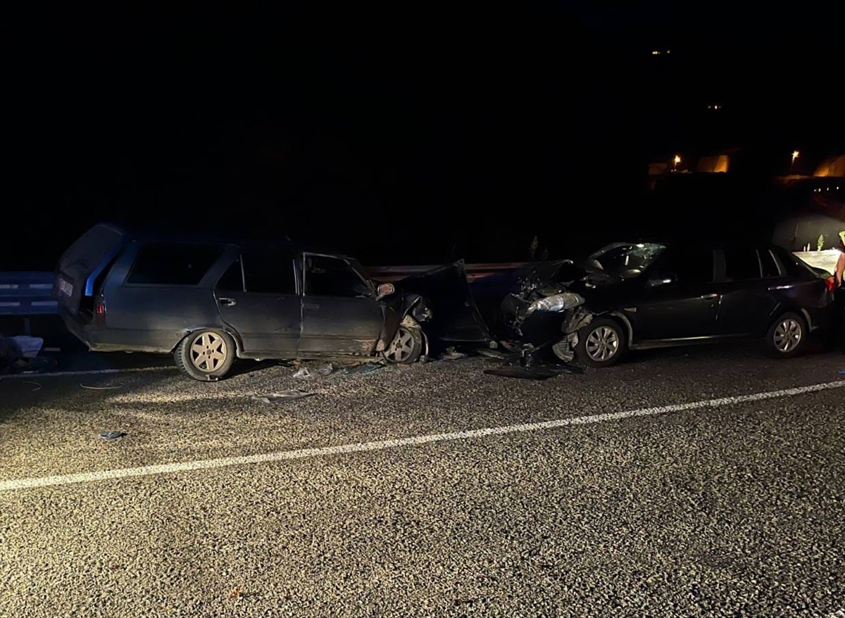 Giresun Espiye'de iki otomobil çarpıştı: 1 ölü, 6 yaralı, bir yaralının durumu kritik