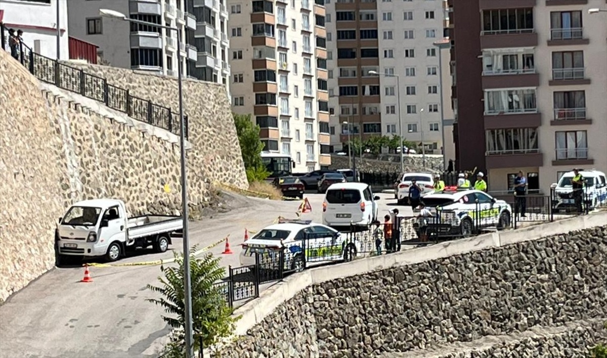 Gümüşhane\'de direksiyon başında fenalaşan sürücü hastanede yaşamını yitirdi