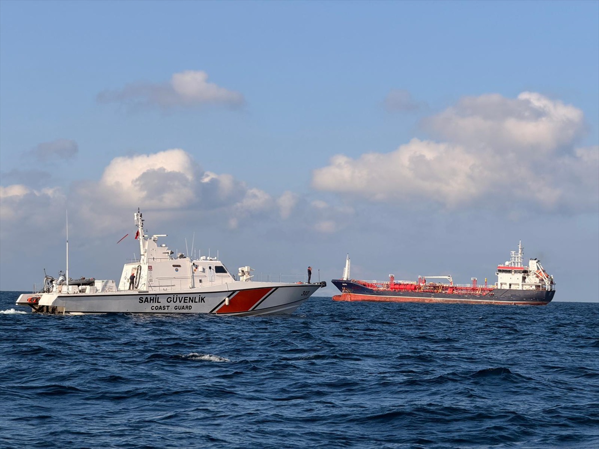 Silivri açıklarında iki Türk bayraklı gemi çarpıştı: 10 kişilik mürettebatla irtibat kurulamıyor