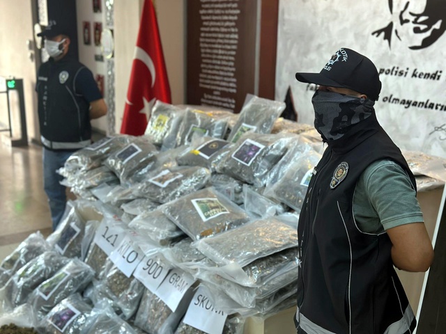 Hamzabeyli'de büyük operasyon! Onlarca kilo ele geçirildi