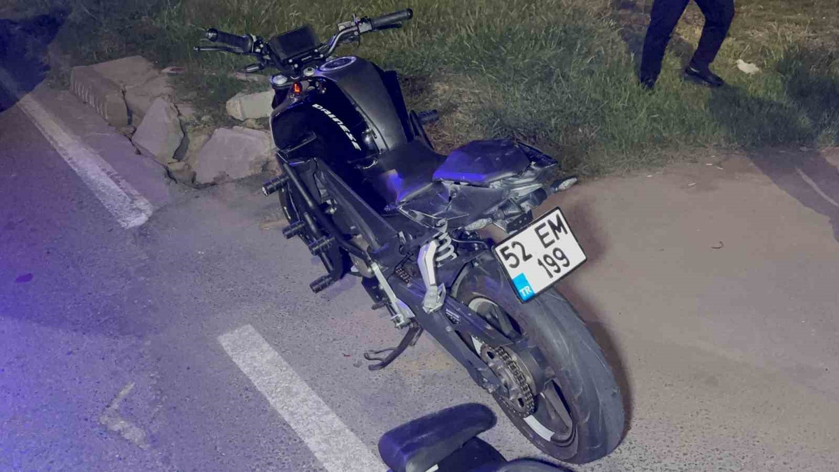 Samsun İlkadım'da zincirleme kazada motosikletler ve otomobil çarpıştı, 2 kişi yaralandı