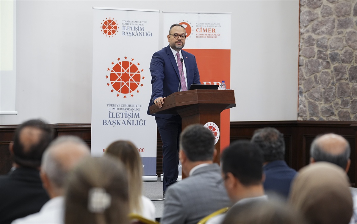 İzmir'de Kamu İletişim Eğitimleri Başladı