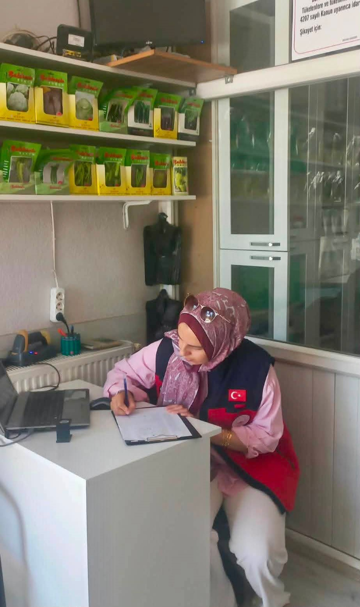 Afyonkarahisar'ın İscehisar ilçesinde zirai ilaç bayilerine 3. çeyrek mevzuat denetimi yapıldı